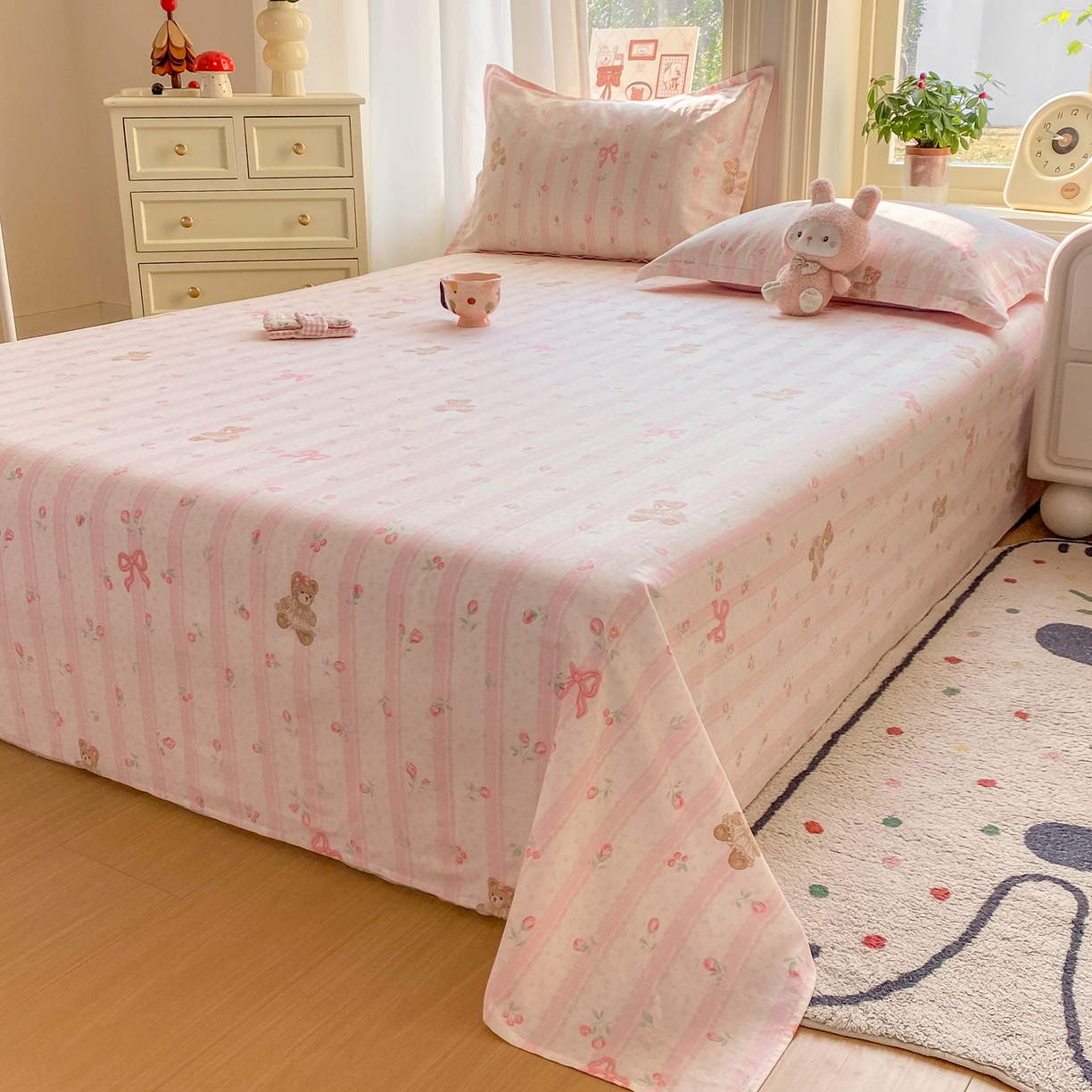 91家纺网 家纺一手货源 找家纺 花梦欣 2026新款全棉印花单品系列2花卉款-单床单 温柔花朵熊