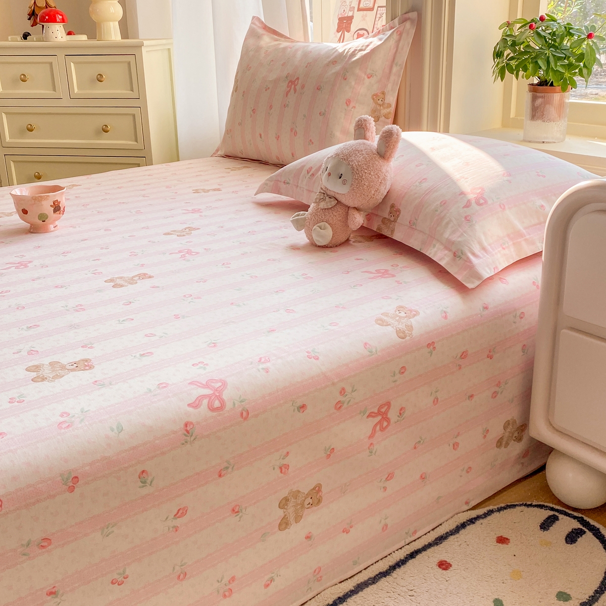 91家纺网 家纺一手货源 找家纺 花梦欣 2026新款全棉印花单品系列2花卉款-单床单 温柔花朵熊