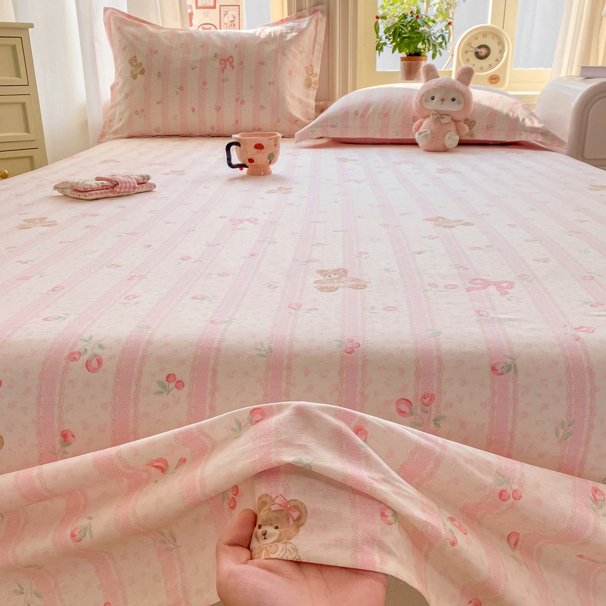 91家纺网 家纺一手货源 找家纺 花梦欣 2026新款全棉印花单品系列2花卉款-单床单 温柔花朵熊