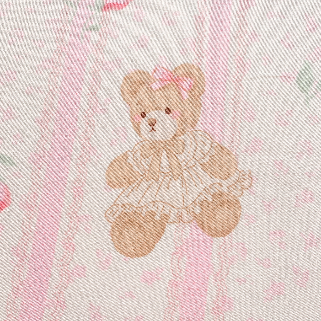 91家纺网 家纺一手货源 找家纺 花梦欣 2026新款全棉印花单品系列2花卉款-单床单 温柔花朵熊