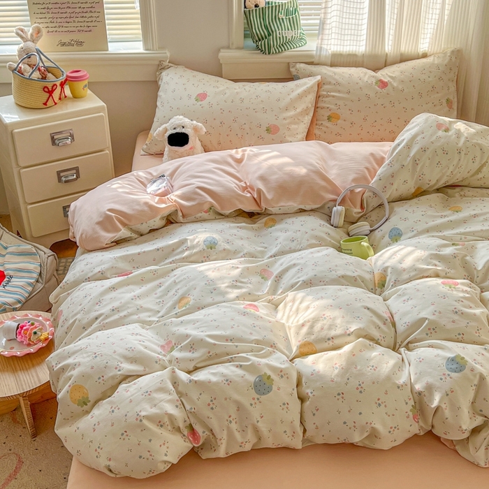 91家纺网 家纺一手货源 找家纺 漫仙阁家纺 2026新款纯棉学生宿舍A版100%新疆棉B版古法水洗三件套全棉四件套草莓甜心