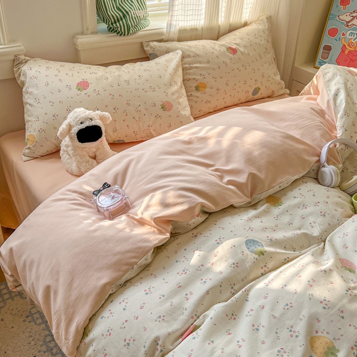 91家纺网 家纺一手货源 找家纺 漫仙阁家纺 2026新款纯棉学生宿舍A版100%新疆棉B版古法水洗三件套全棉四件套草莓甜心