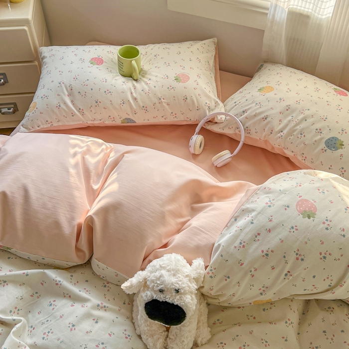 91家纺网 家纺一手货源 找家纺 漫仙阁家纺 2026新款纯棉学生宿舍A版100%新疆棉B版古法水洗三件套全棉四件套草莓甜心