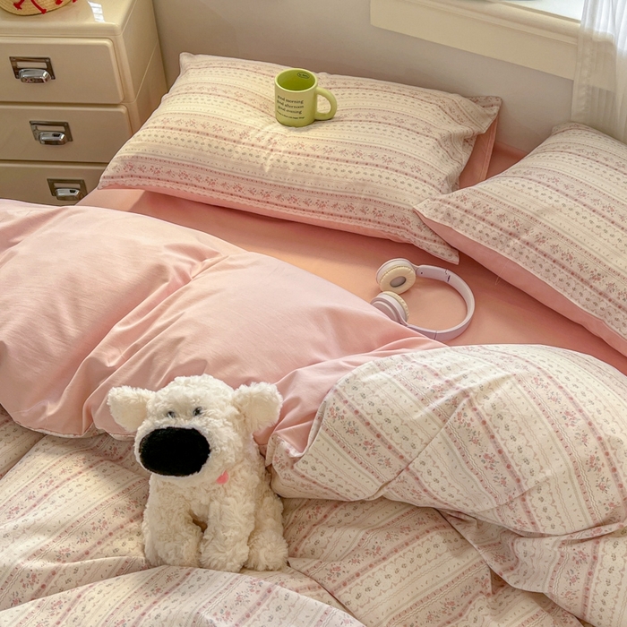 91家纺网 家纺一手货源 找家纺 漫仙阁家纺 2026新款纯棉学生宿舍A版100%新疆棉B版古法水洗三件套全棉四件套粉色蜜恋