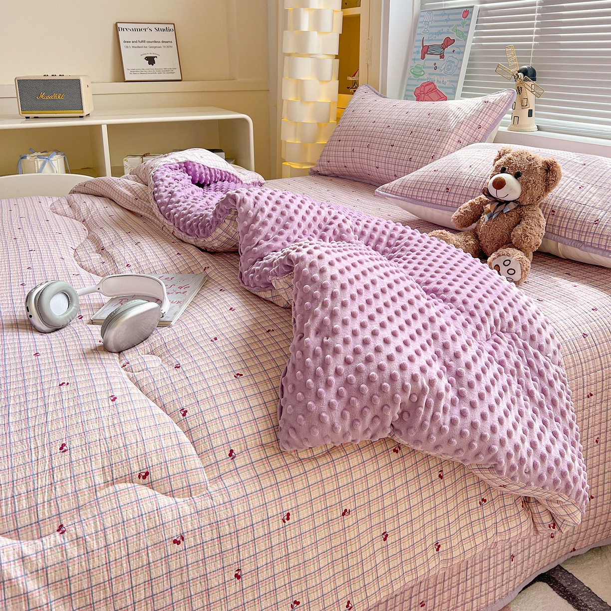 91家纺网 家纺一手货源 找家纺 优选 2025新款木棉双层纱ins少女心可爱加厚豆豆冬被四件套床盖三件套暖梦小红书推荐 格子樱桃