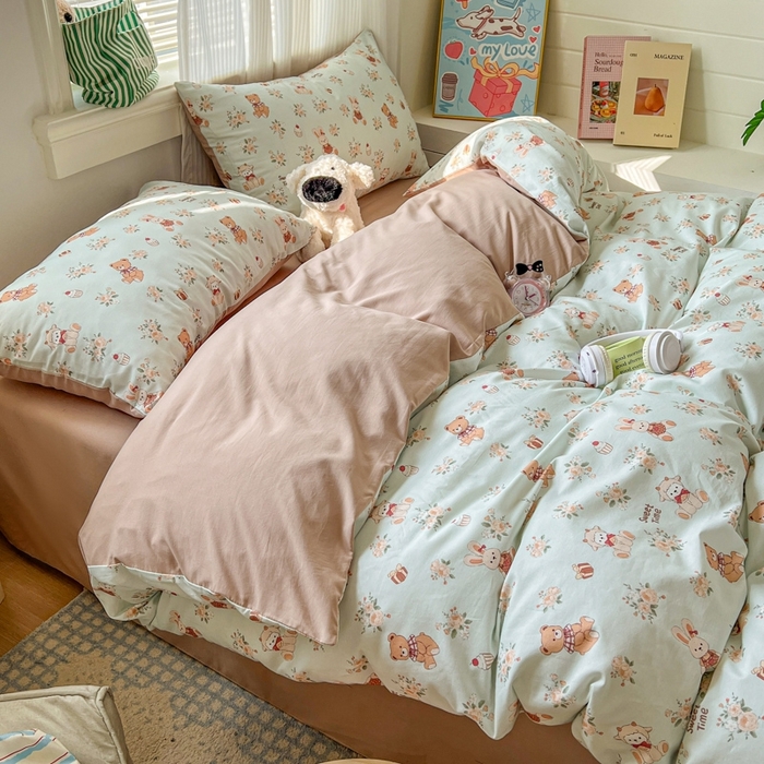 91家纺网 家纺一手货源 找家纺 漫仙阁家纺 2026新款纯棉学生宿舍A版100%新疆棉B版古法水洗三件套全棉四件套礼物熊