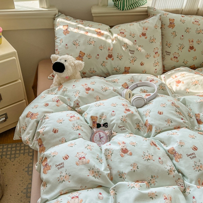 91家纺网 家纺一手货源 找家纺 漫仙阁家纺 2026新款纯棉学生宿舍A版100%新疆棉B版古法水洗三件套全棉四件套礼物熊