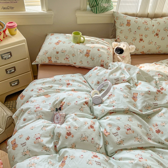 91家纺网 家纺一手货源 找家纺 漫仙阁家纺 2026新款纯棉学生宿舍A版100%新疆棉B版古法水洗三件套全棉四件套礼物熊