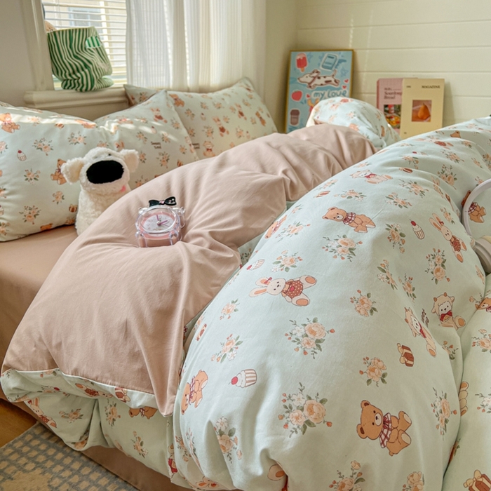 91家纺网 家纺一手货源 找家纺 漫仙阁家纺 2026新款纯棉学生宿舍A版100%新疆棉B版古法水洗三件套全棉四件套礼物熊