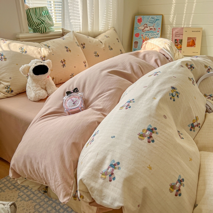 91家纺网 家纺一手货源 找家纺 漫仙阁家纺 2026新款纯棉学生宿舍A版100%新疆棉B版古法水洗三件套全棉四件套小木马