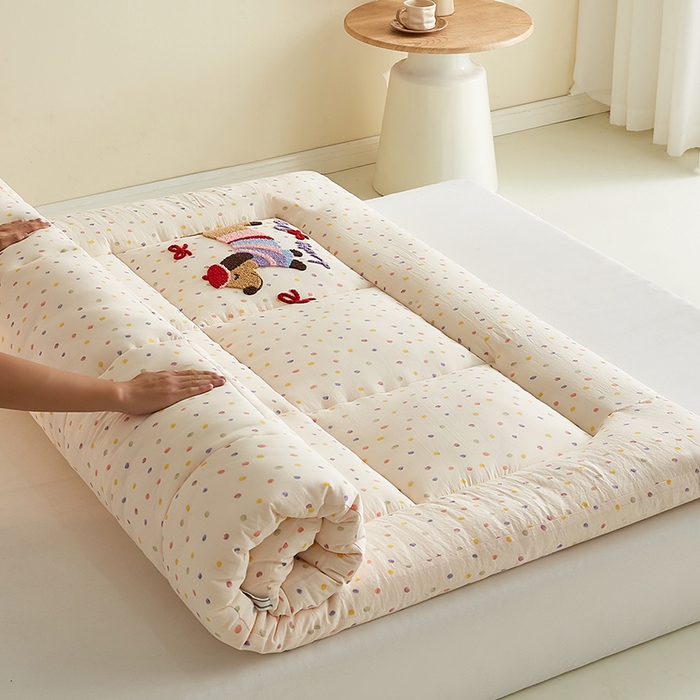 91家纺网 家纺一手货源 找家纺 （总）蓝冰家纺 2026新款四季抗菌防螨刺绣床垫床褥学生床垫