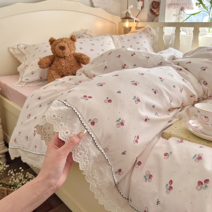 91家纺网 家纺一手货源 找家纺 港岛妹妹 2026新款仿棉云柔纱韩版双花边四件套 花边-小草莓