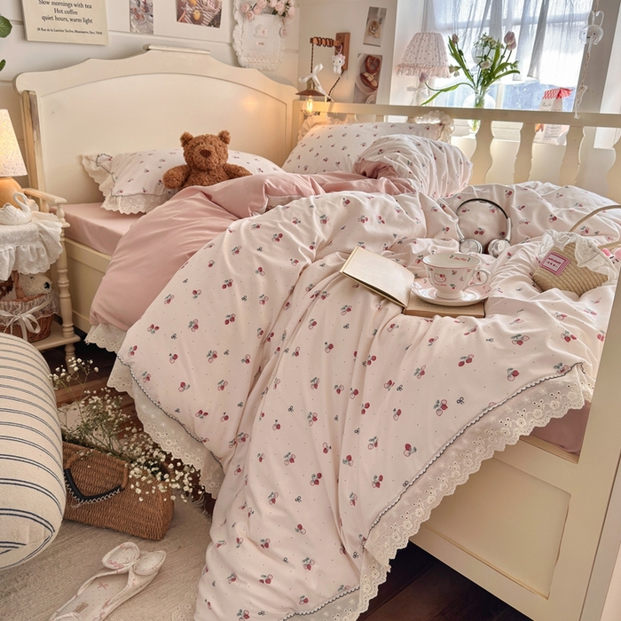 91家纺网 家纺一手货源 找家纺 港岛妹妹 2026新款仿棉云柔纱韩版双花边四件套 花边-小草莓