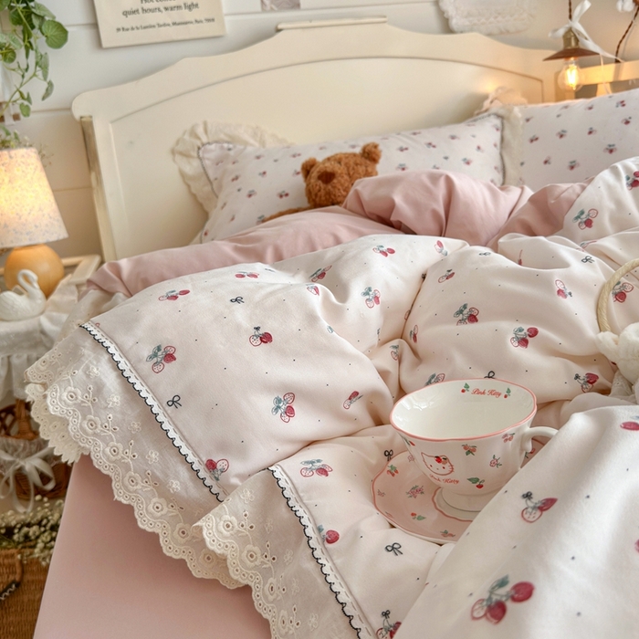 91家纺网 家纺一手货源 找家纺 港岛妹妹 2026新款仿棉云柔纱韩版双花边四件套 花边-小草莓