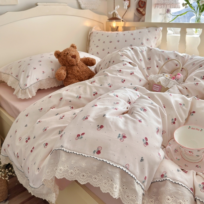 91家纺网 家纺一手货源 找家纺 港岛妹妹 2026新款仿棉云柔纱韩版双花边四件套 花边-小草莓