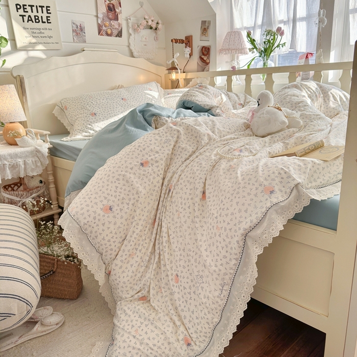 91家纺网 家纺一手货源 找家纺 港岛妹妹 2026新款仿棉云柔纱韩版双花边四件套 花边-枝枝草莓