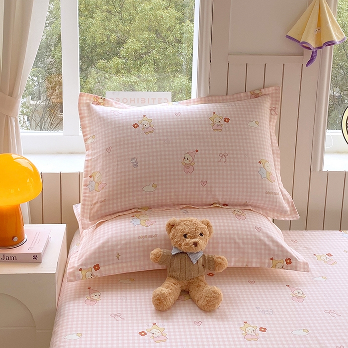 91家纺网 家纺一手货源 找家纺 金丝兔 2026新款纯棉印花四件套系列 甜梦精灵-粉