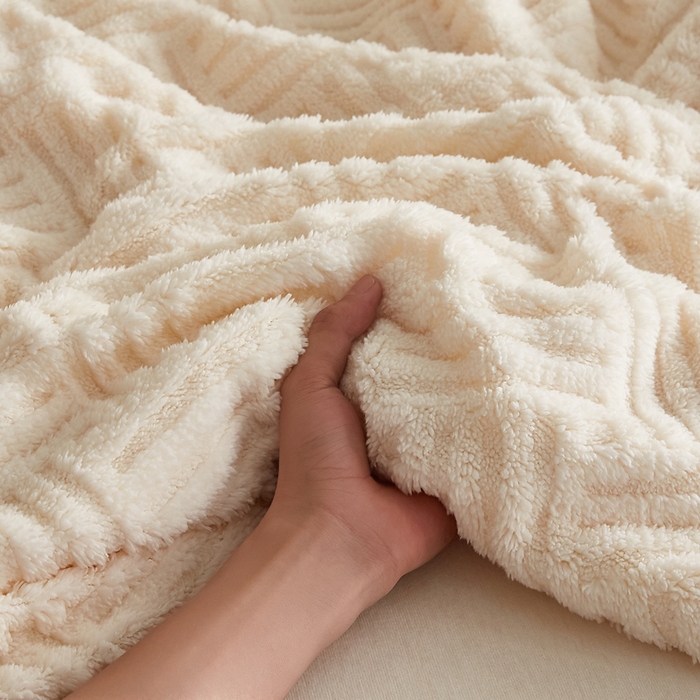 91家纺网 家纺一手货源 找家纺 蓝冰家纺 2026新款提花塔芙绒床笠 米白色