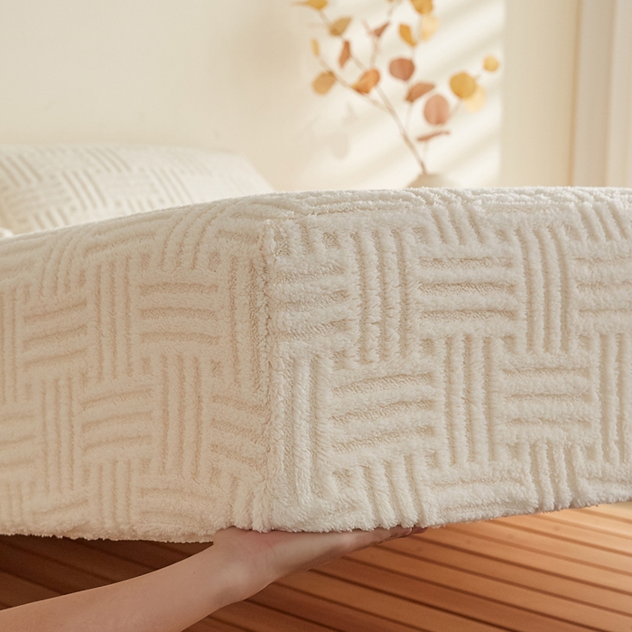 91家纺网 家纺一手货源 找家纺 蓝冰家纺 2026新款提花塔芙绒床笠 米白色