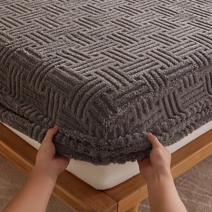 91家纺网 家纺一手货源 找家纺 蓝冰家纺 2026新款提花塔芙绒床笠 深灰色