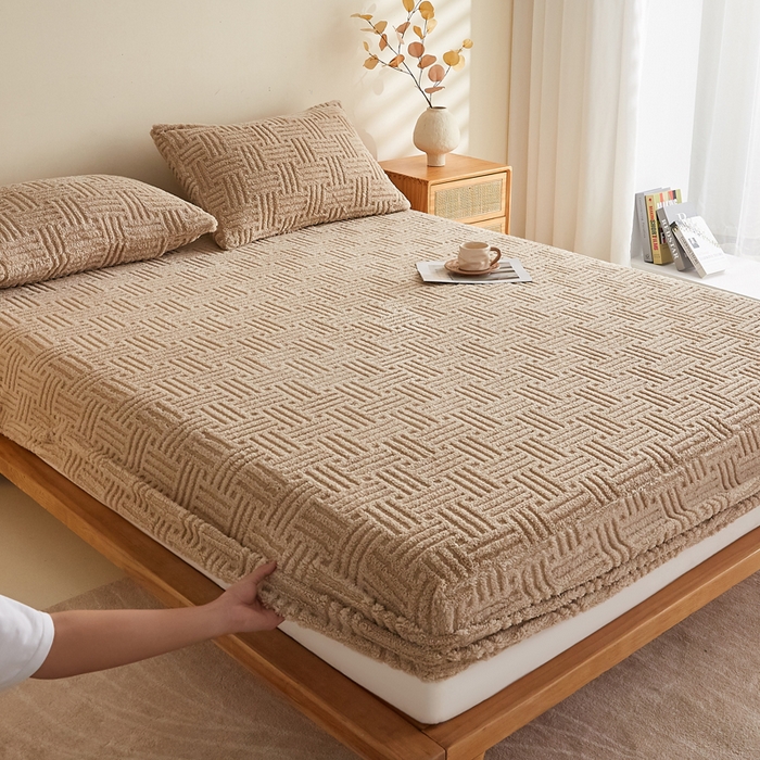 91家纺网 家纺一手货源 找家纺 蓝冰家纺 2026新款提花塔芙绒床笠 卡其色