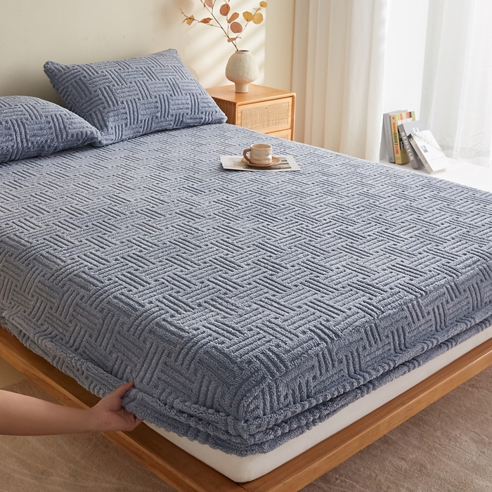 91家纺网 家纺一手货源 找家纺 蓝冰家纺 2026新款提花塔芙绒床笠 蓝灰色