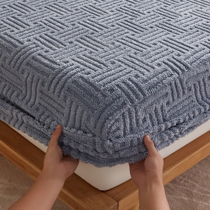 91家纺网 家纺一手货源 找家纺 蓝冰家纺 2026新款提花塔芙绒床笠 蓝灰色