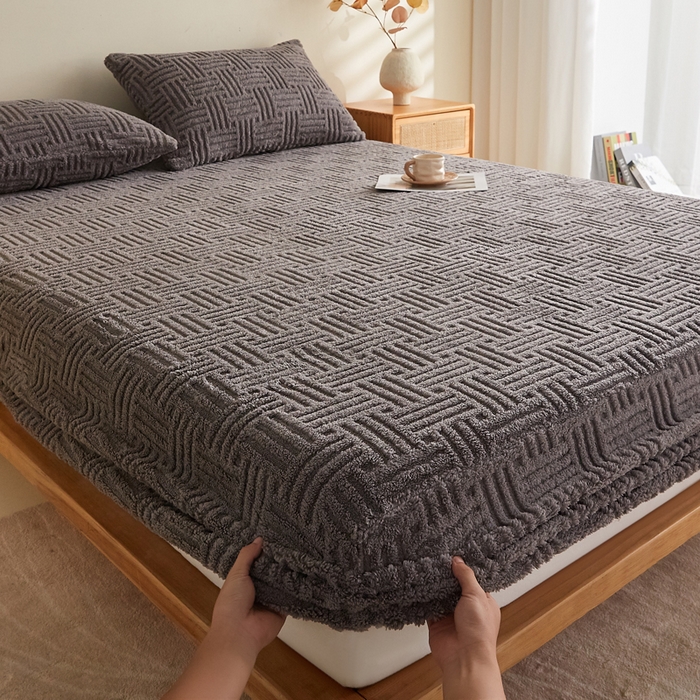 91家纺网 家纺一手货源 找家纺 蓝冰家纺 2026新款提花塔芙绒床笠 深灰色