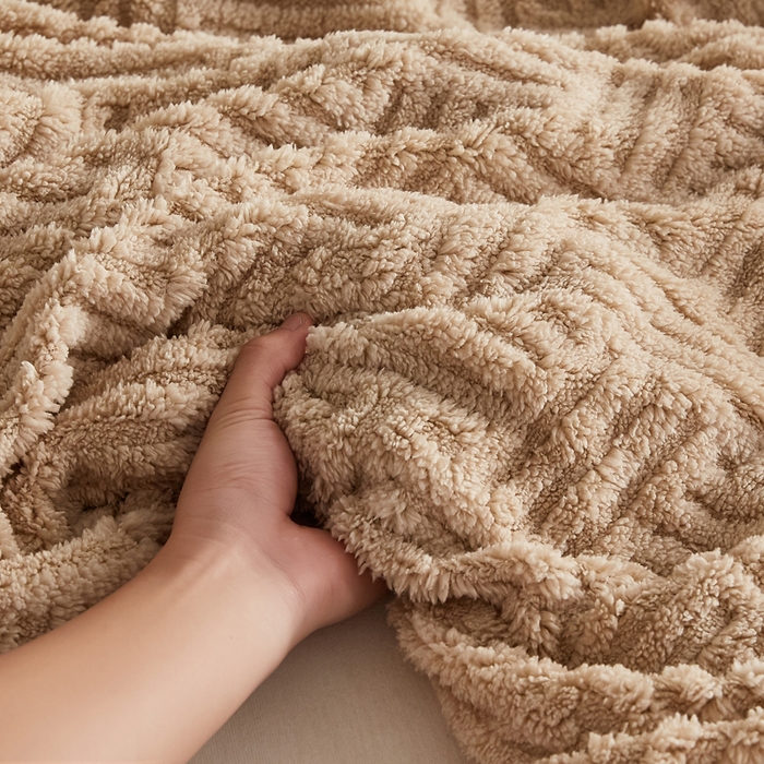 91家纺网 家纺一手货源 找家纺 蓝冰家纺 2026新款提花塔芙绒床笠 卡其色