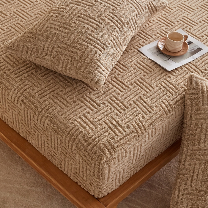 91家纺网 家纺一手货源 找家纺 蓝冰家纺 2026新款提花塔芙绒床笠 卡其色