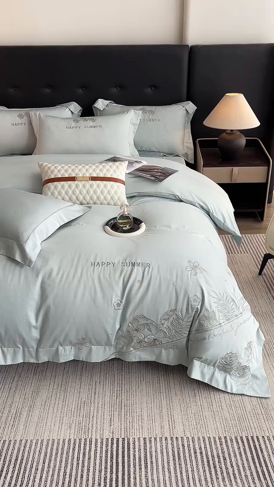 91家纺网 家纺一手货源 找家纺 桃园 新款纯棉全棉长绒棉刺绣绣花高端礼盒四件套-卡尔系列 卡尔 飘蓝