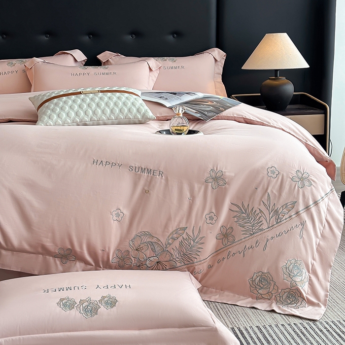 91家纺网 家纺一手货源 找家纺 桃园 新款纯棉全棉长绒棉刺绣绣花高端礼盒四件套-卡尔系列 卡尔 轻奢粉