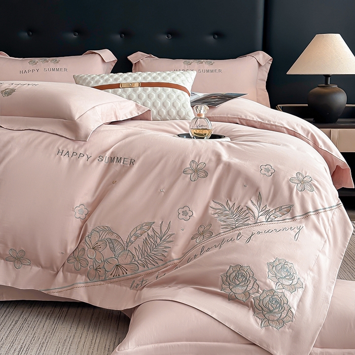 91家纺网 家纺一手货源 找家纺 桃园 新款纯棉全棉长绒棉刺绣绣花高端礼盒四件套-卡尔系列 卡尔 轻奢粉