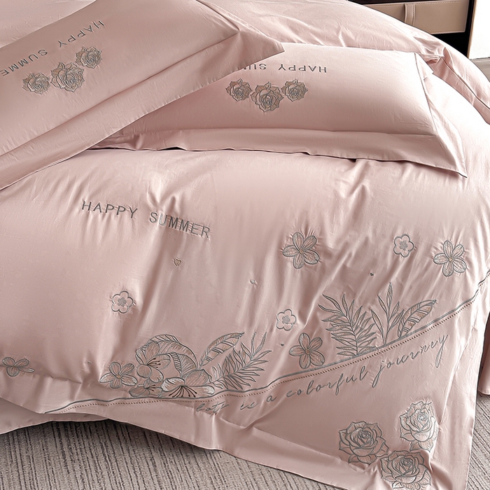 91家纺网 家纺一手货源 找家纺 桃园 新款纯棉全棉长绒棉刺绣绣花高端礼盒四件套-卡尔系列 卡尔 轻奢粉