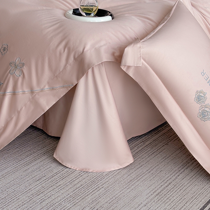 91家纺网 家纺一手货源 找家纺 桃园 新款纯棉全棉长绒棉刺绣绣花高端礼盒四件套-卡尔系列 卡尔 轻奢粉