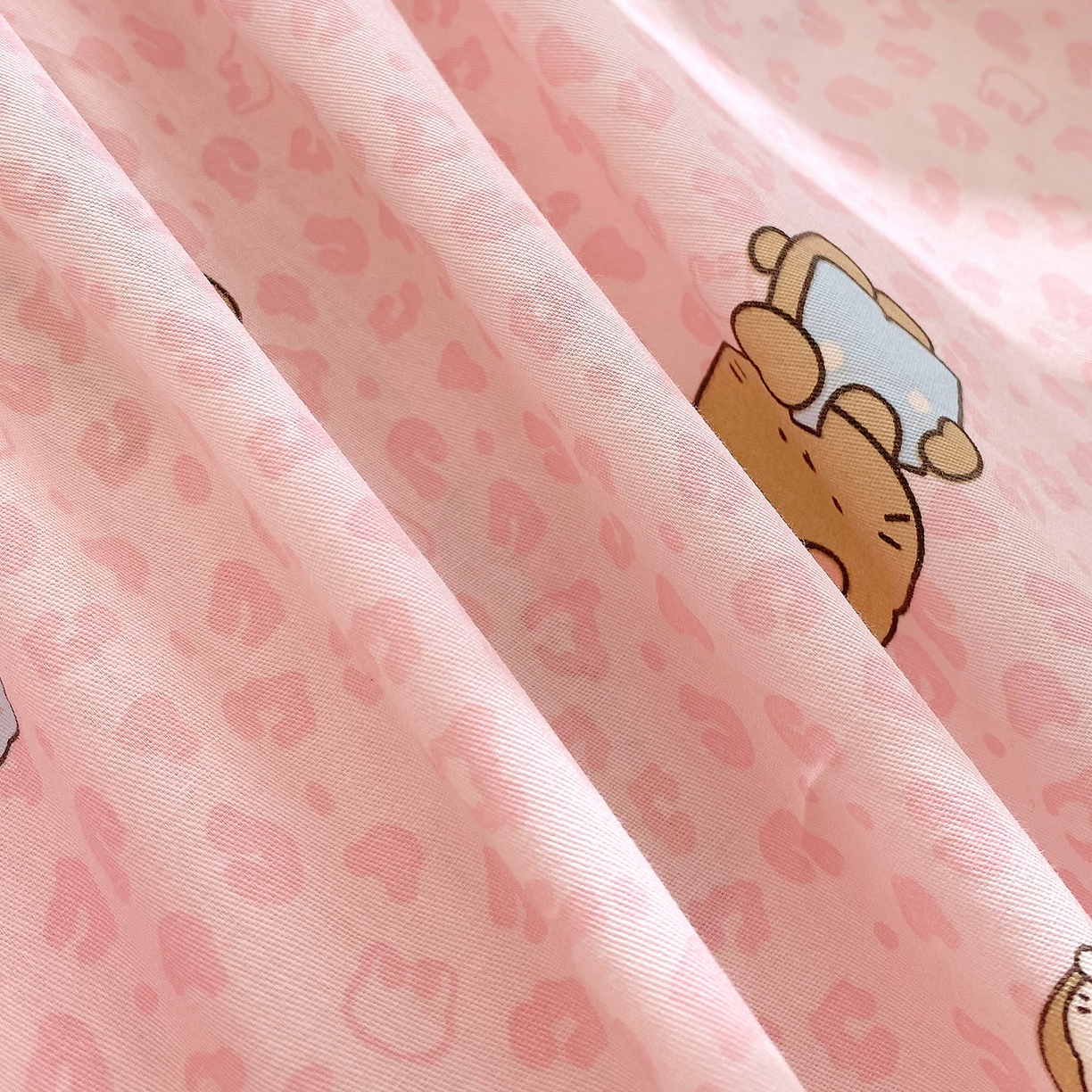 91家纺网 家纺一手货源 找家纺 金丝兔 2026新款纯棉印花单品床笠系列 布偶假期