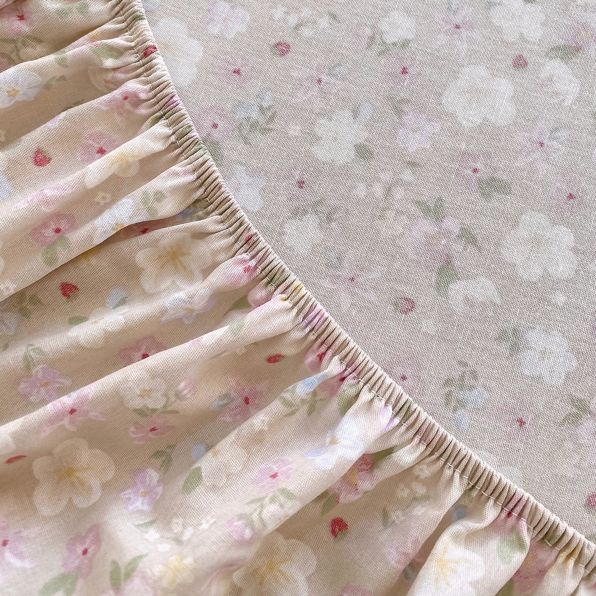 91家纺网 家纺一手货源 找家纺 金丝兔 2026新款纯棉印花单品床笠系列 春野苍兰