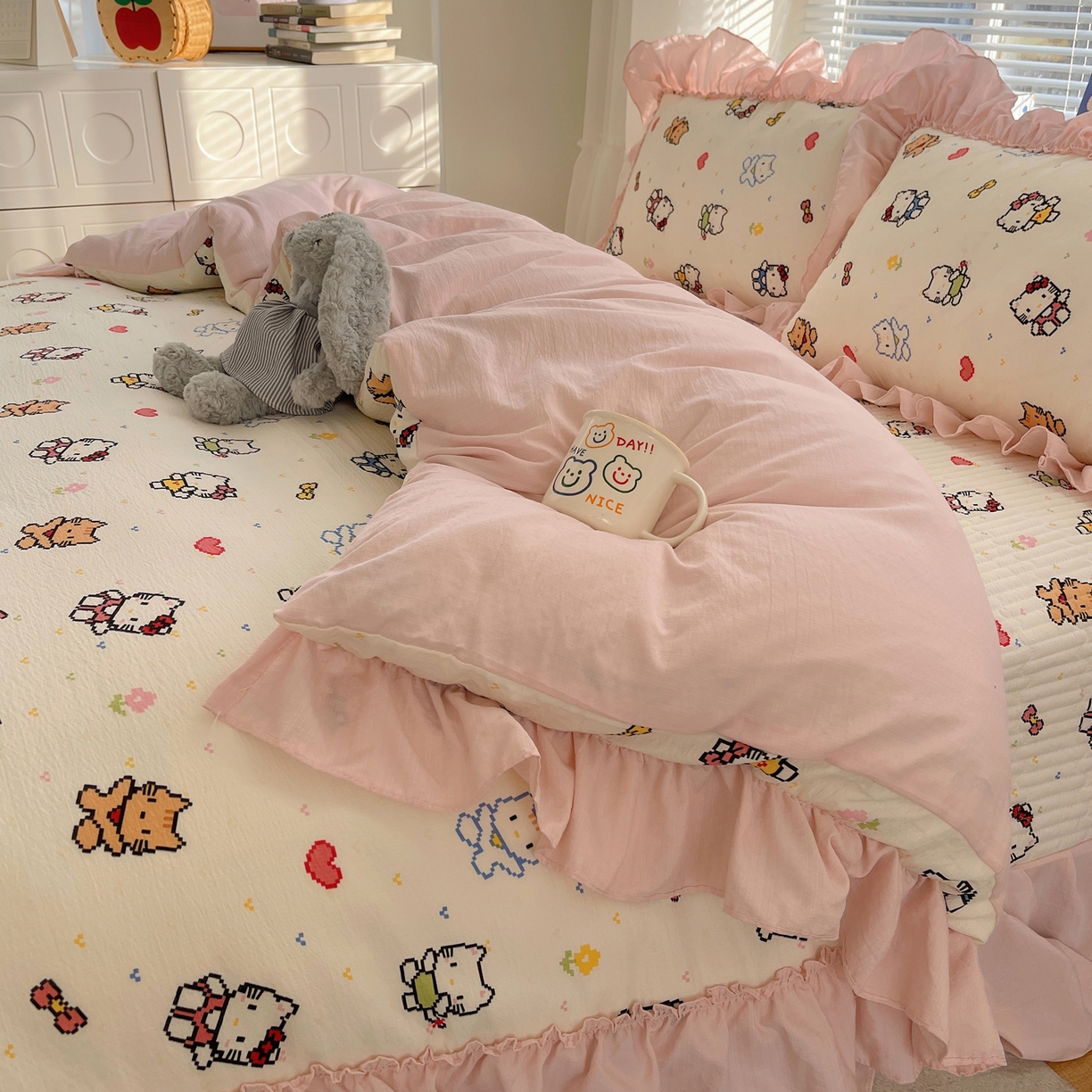 91家纺网 家纺一手货源 找家纺 韩都家居 2026新款云感双层纱床盖四件套 爱丝KT猫