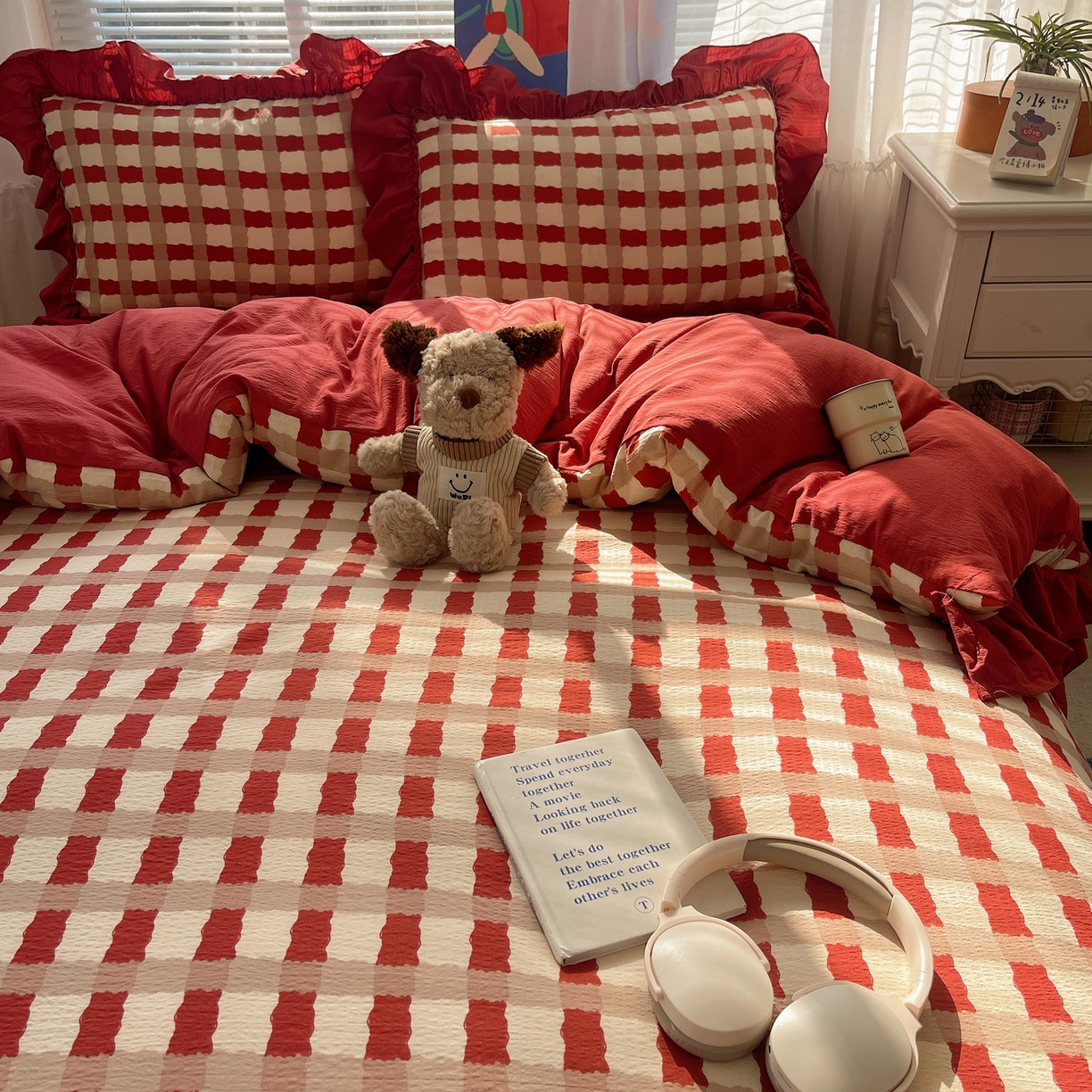 91家纺网 家纺一手货源 找家纺 韩都家居 2026新款云感双层纱床盖四件套 格言红