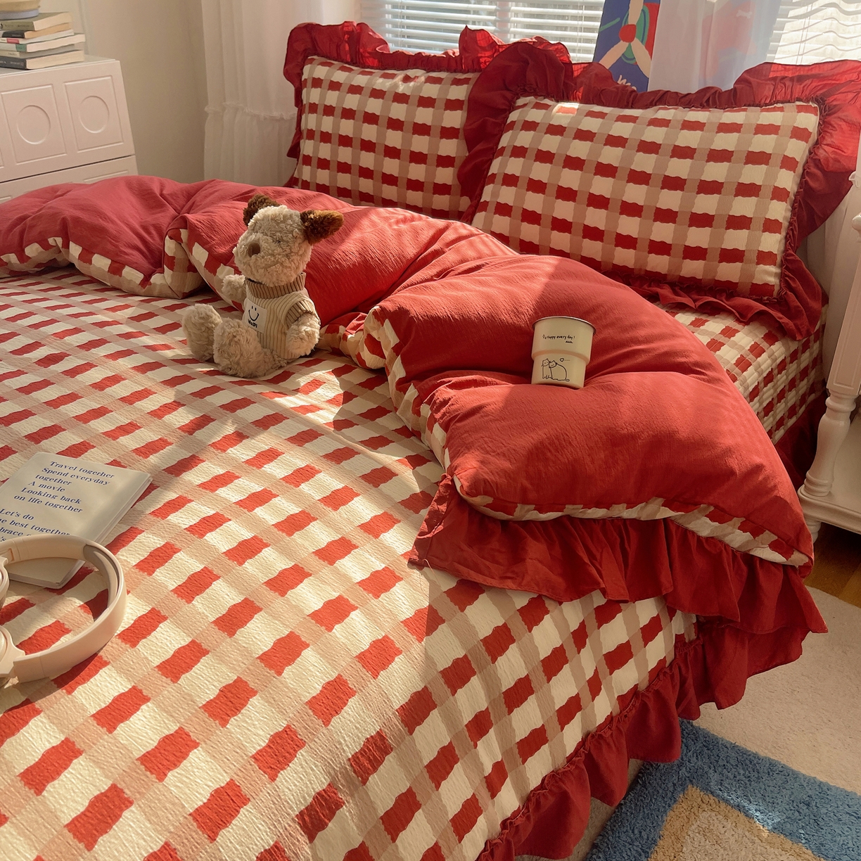 91家纺网 家纺一手货源 找家纺 韩都家居 2026新款云感双层纱床盖四件套 格言红