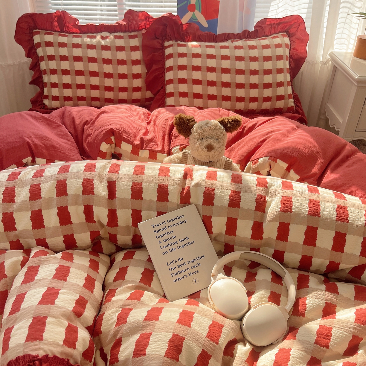 91家纺网 家纺一手货源 找家纺 韩都家居 2026新款云感双层纱床盖四件套 格言红