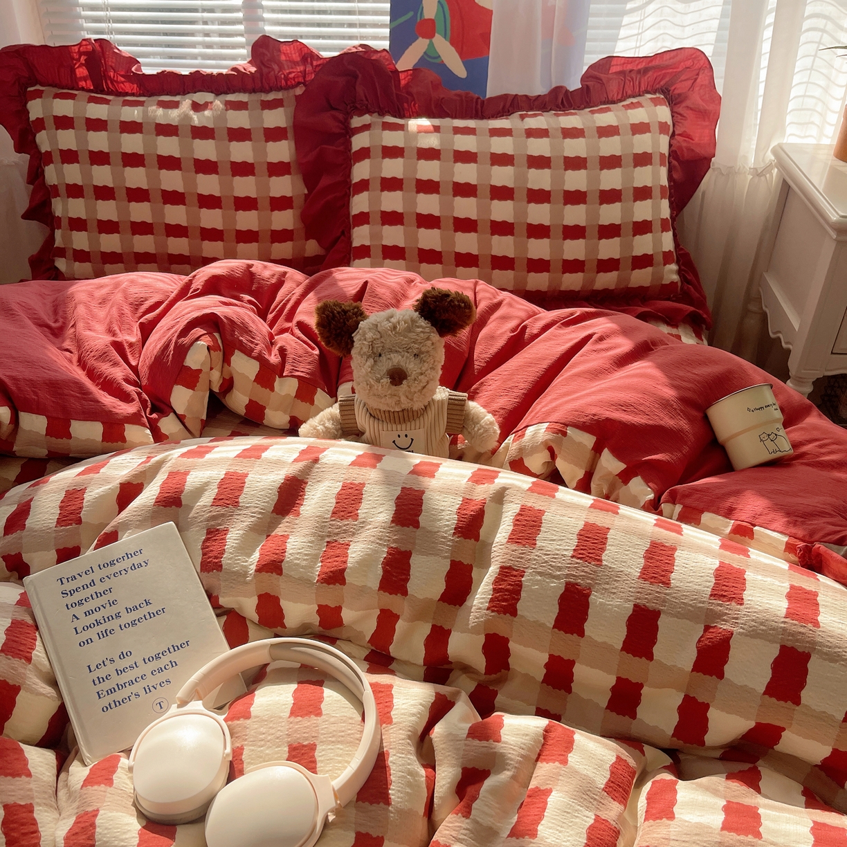 91家纺网 家纺一手货源 找家纺 韩都家居 2026新款云感双层纱床盖四件套 格言红