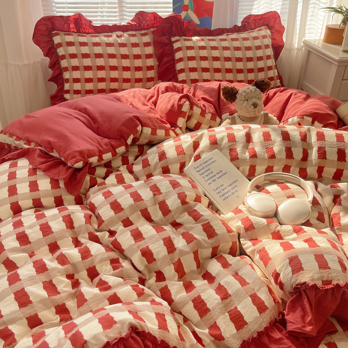 91家纺网 家纺一手货源 找家纺 韩都家居 2026新款云感双层纱床盖四件套 格言红