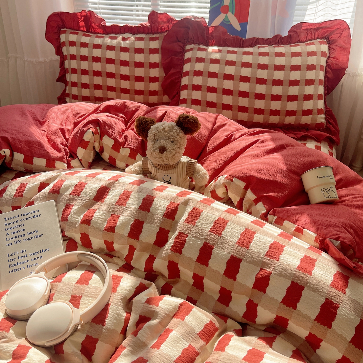 91家纺网 家纺一手货源 找家纺 韩都家居 2026新款云感双层纱床盖四件套 格言红