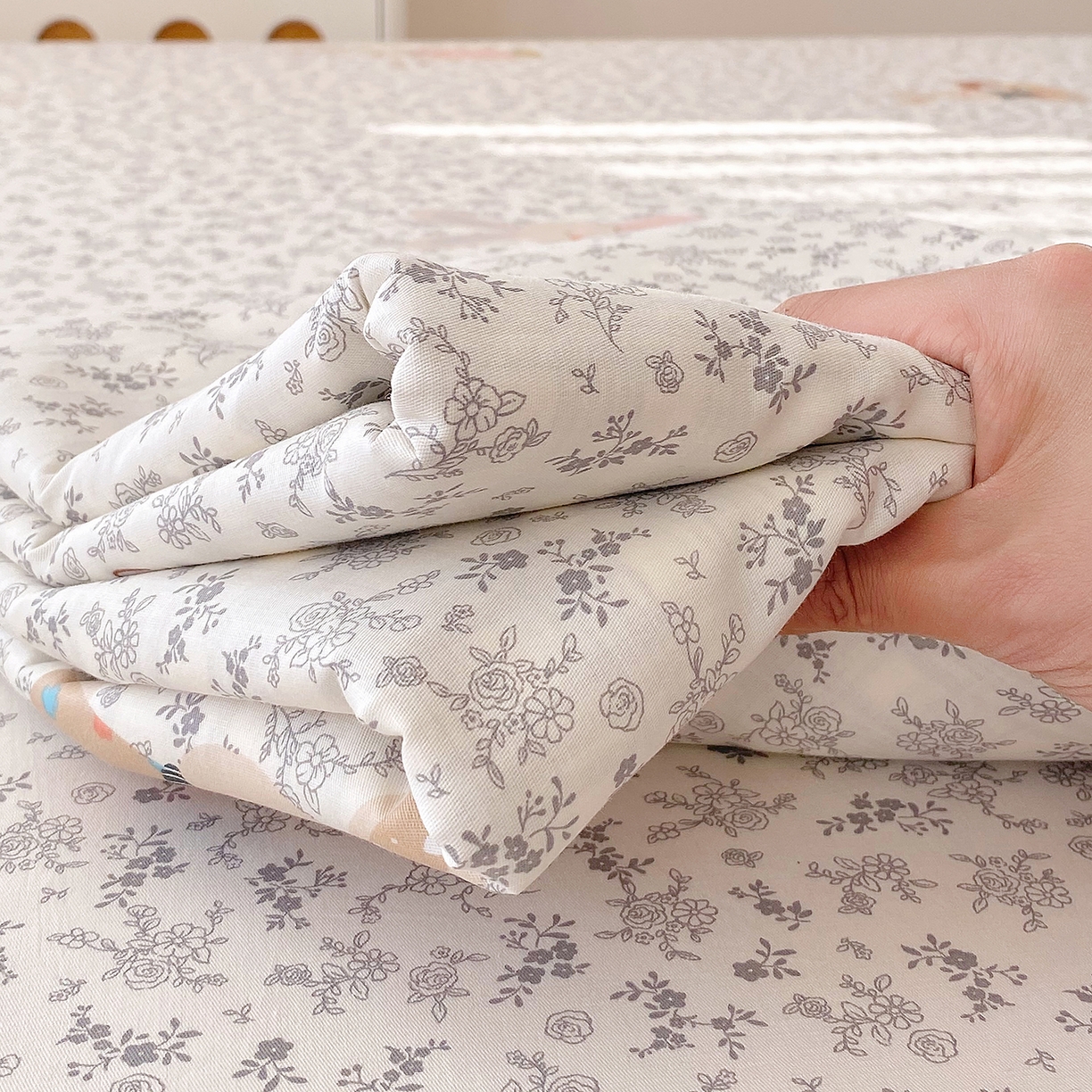 91家纺网 家纺一手货源 找家纺 金丝兔 2026新款纯棉印花单品床笠系列 吉吉兔