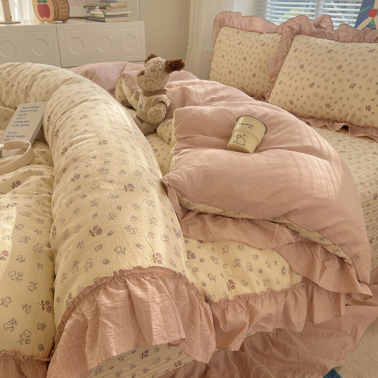 91家纺网 家纺一手货源 找家纺 韩都家居 2026新款云感双层纱床盖四件套 赫本春色