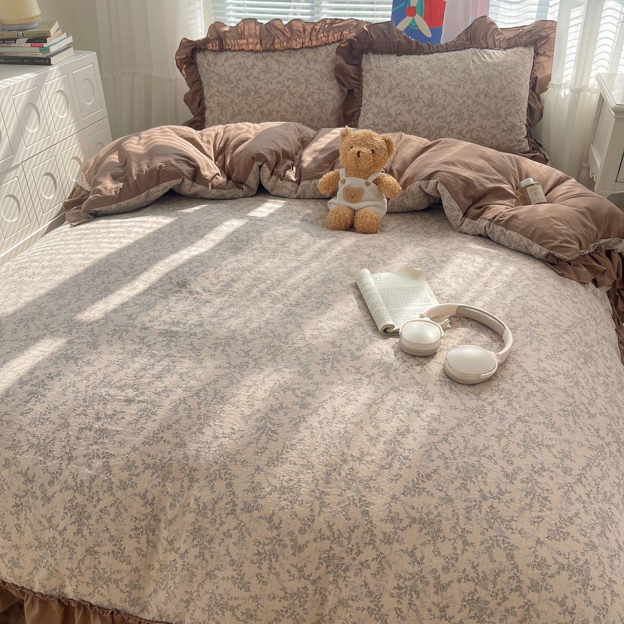 91家纺网 家纺一手货源 找家纺 韩都家居 2026新款云感双层纱床盖四件套 赫本咖