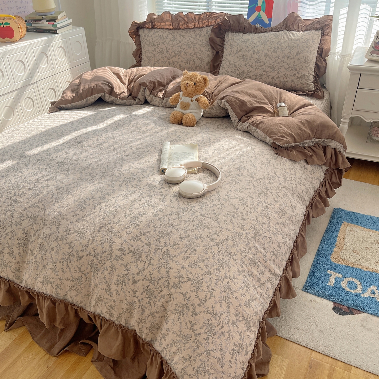 91家纺网 家纺一手货源 找家纺 韩都家居 2026新款云感双层纱床盖四件套 赫本咖