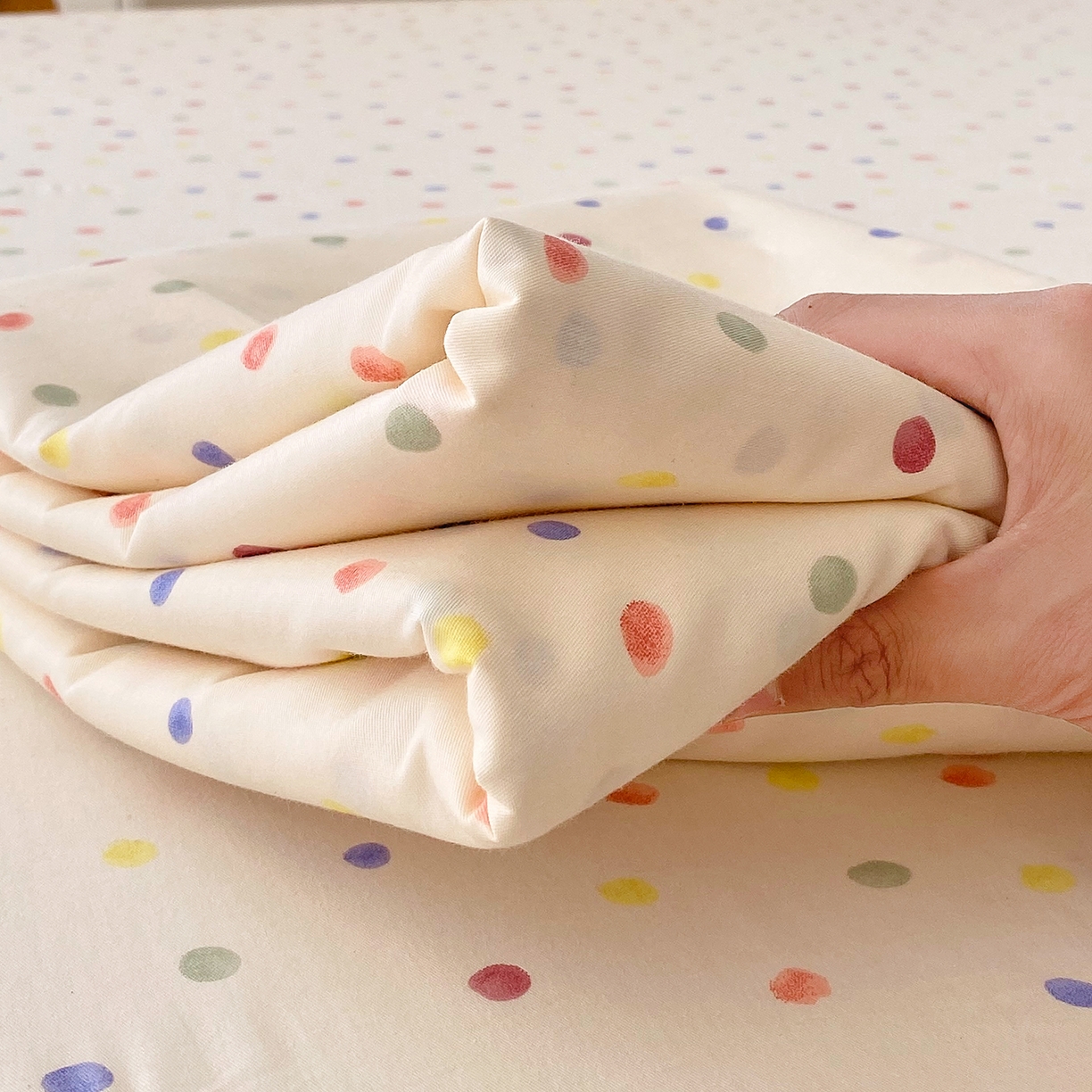 91家纺网 家纺一手货源 找家纺 金丝兔 2026新款纯棉印花单品床笠系列 奶油波点