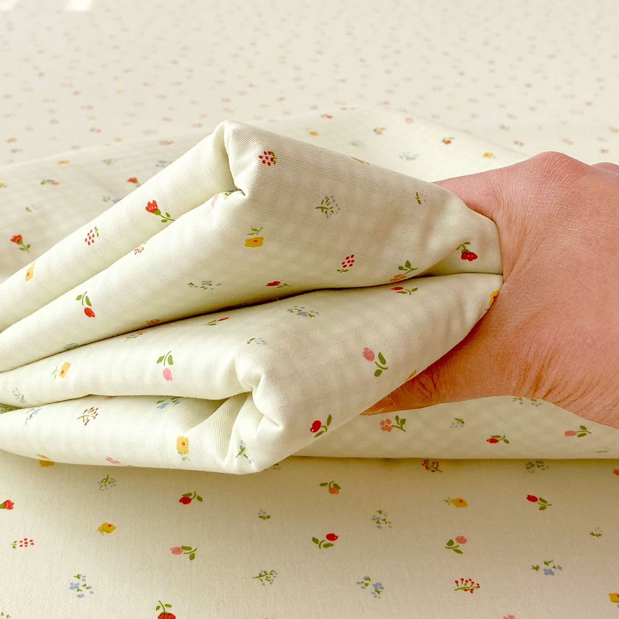 91家纺网 家纺一手货源 找家纺 金丝兔 2026新款纯棉印花单品床笠系列 泡芙小花